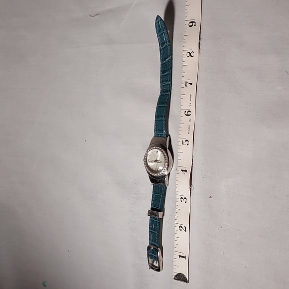Vintage Avon Rhinestone Face Women's Watch Blue Band - Picture 8 of 8
